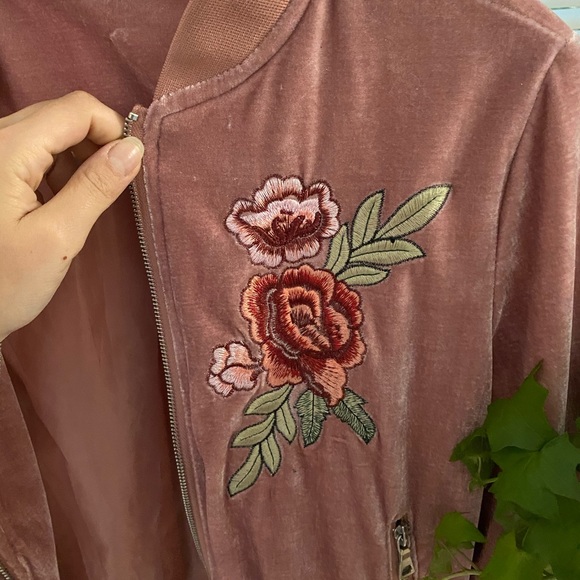 Velvet Jacket - Picture 2 of 4